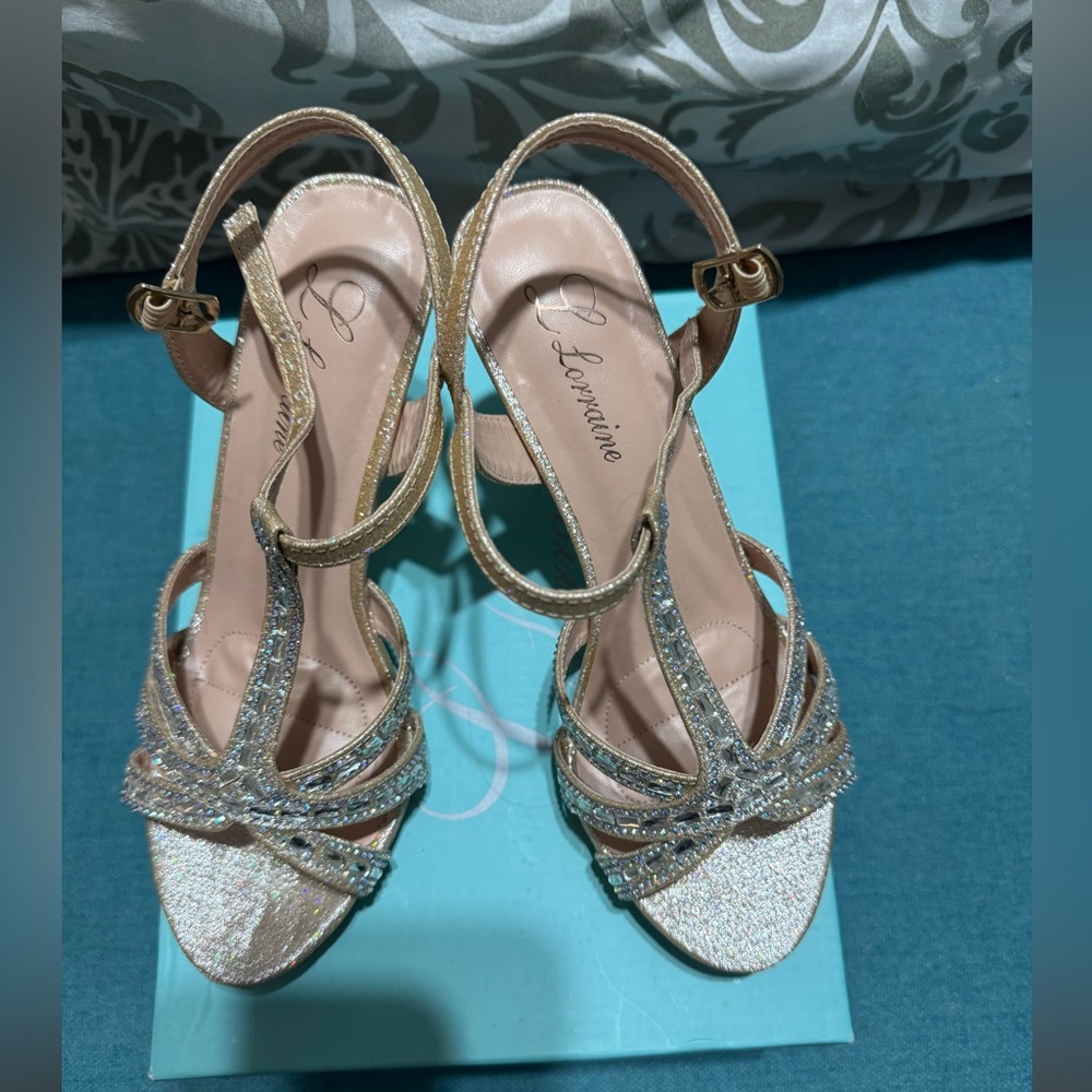 ❤️ EUC Lauren Loraine❤️ “Lilly” Gold heels size 6.5
